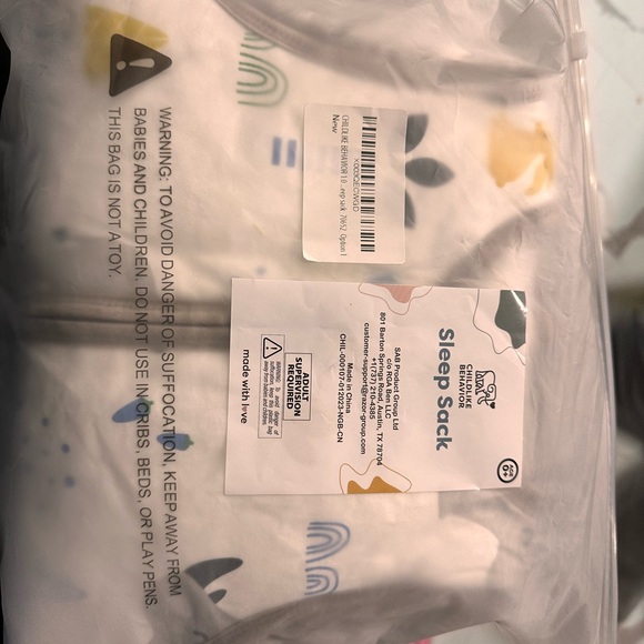 CHILDLIKE BEHAVIOR AGE 0+ White with gray zipper. - Picture 2 of 11